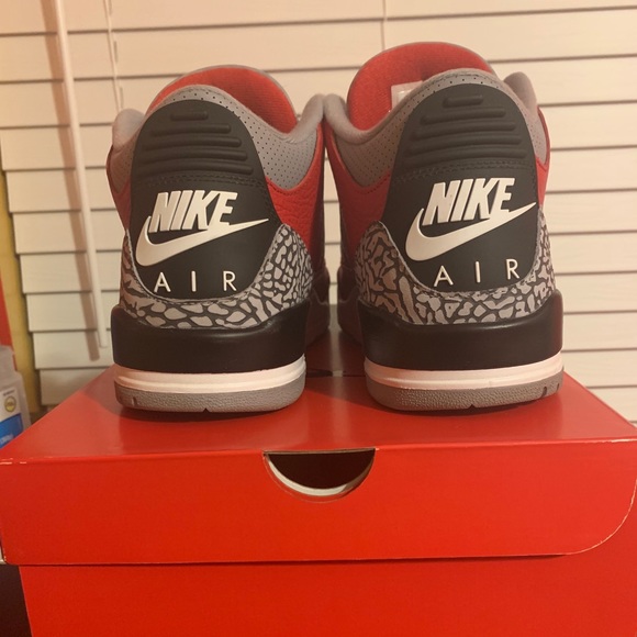 Air Jordan 3’s “SE unit Fire red”